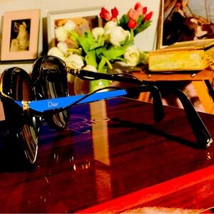 STUNNING DIOR DARK BLUE & BLACK SUNGLASSES